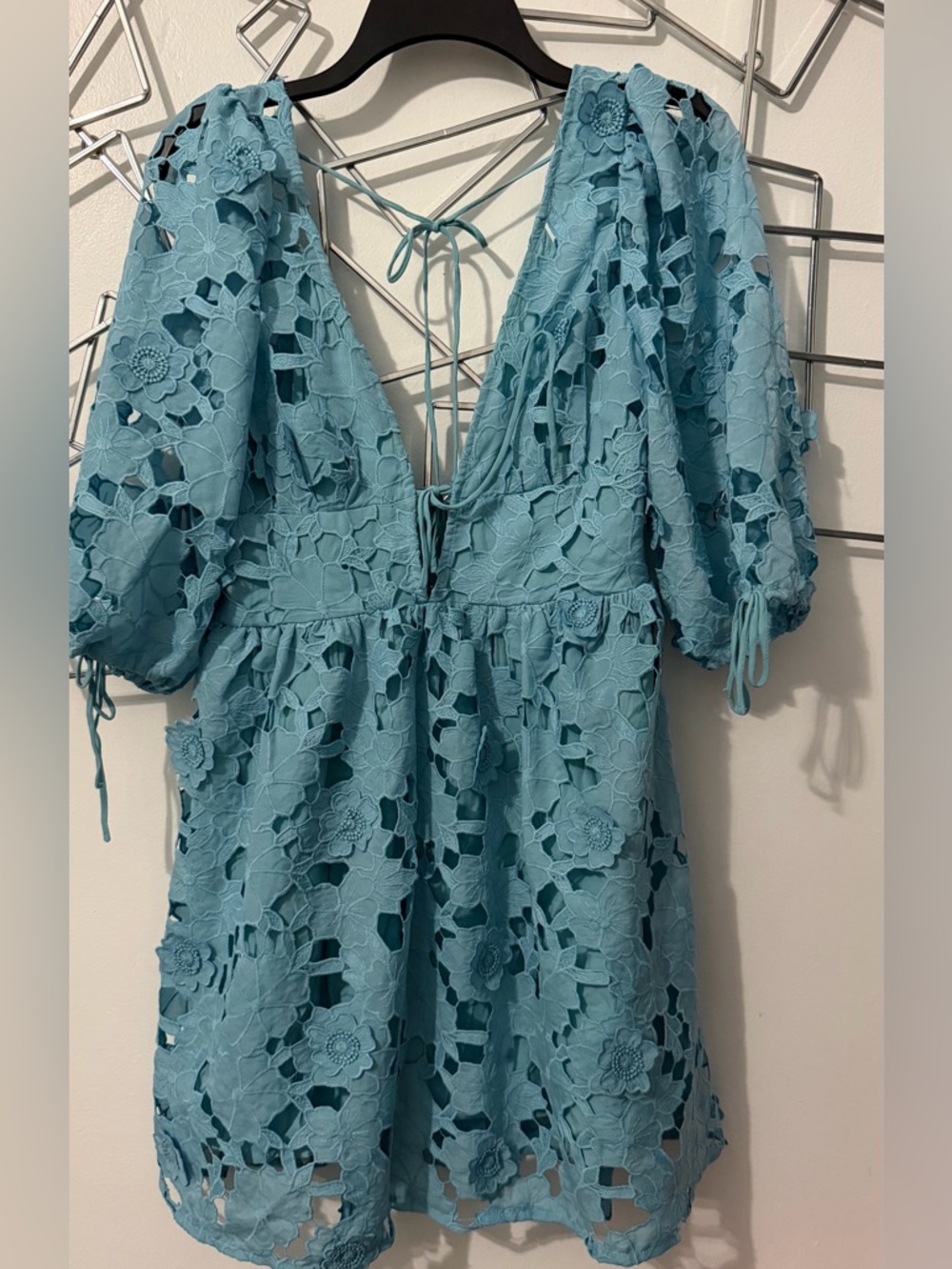 Storia Blue Floral Eyelet Mini Dress Medium NWOT $108 - Picture 2 of 6